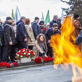 «Помните! Через века, через года, – помните!»